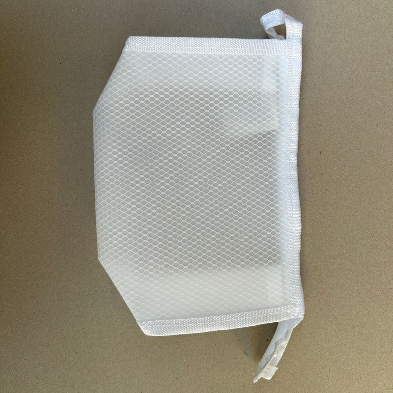 Nola garbitu poltsa kosmetiko garbia