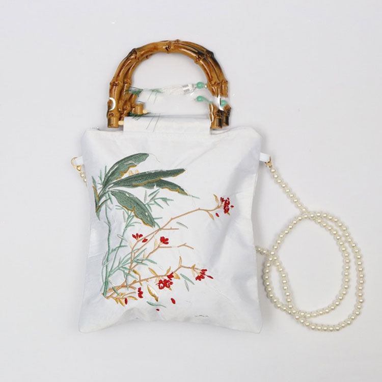 Nola zaindu antzinako satin poltsak beren bizitza luzatzeko